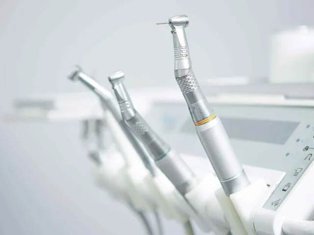 How does tooth enamel last a lifetime?